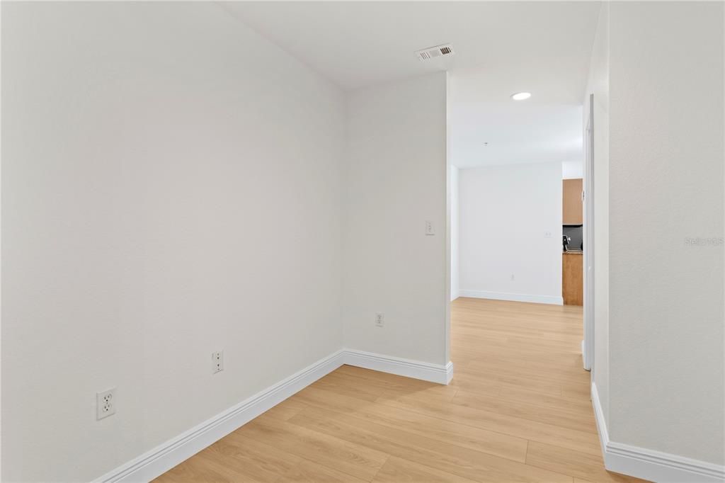 Active With Contract: $2,650 (2 beds, 2 baths, 1274 Square Feet)