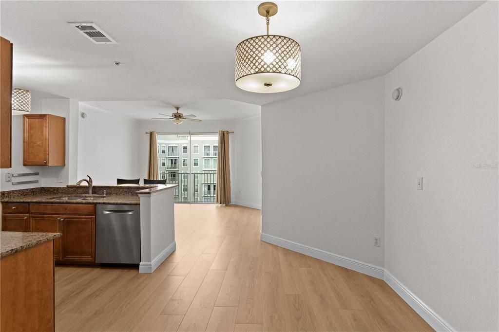 Active With Contract: $2,650 (2 beds, 2 baths, 1274 Square Feet)