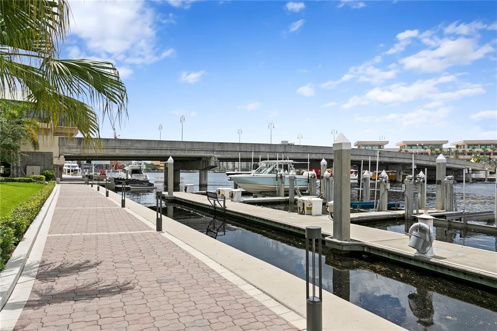 Active With Contract: $2,650 (2 beds, 2 baths, 1274 Square Feet)