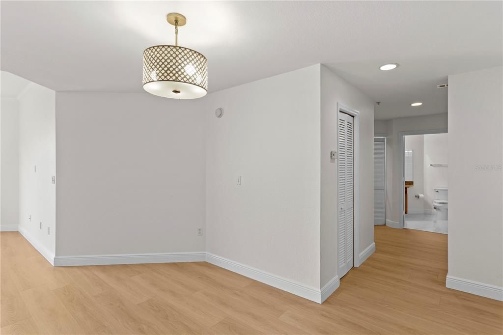 Active With Contract: $2,650 (2 beds, 2 baths, 1274 Square Feet)
