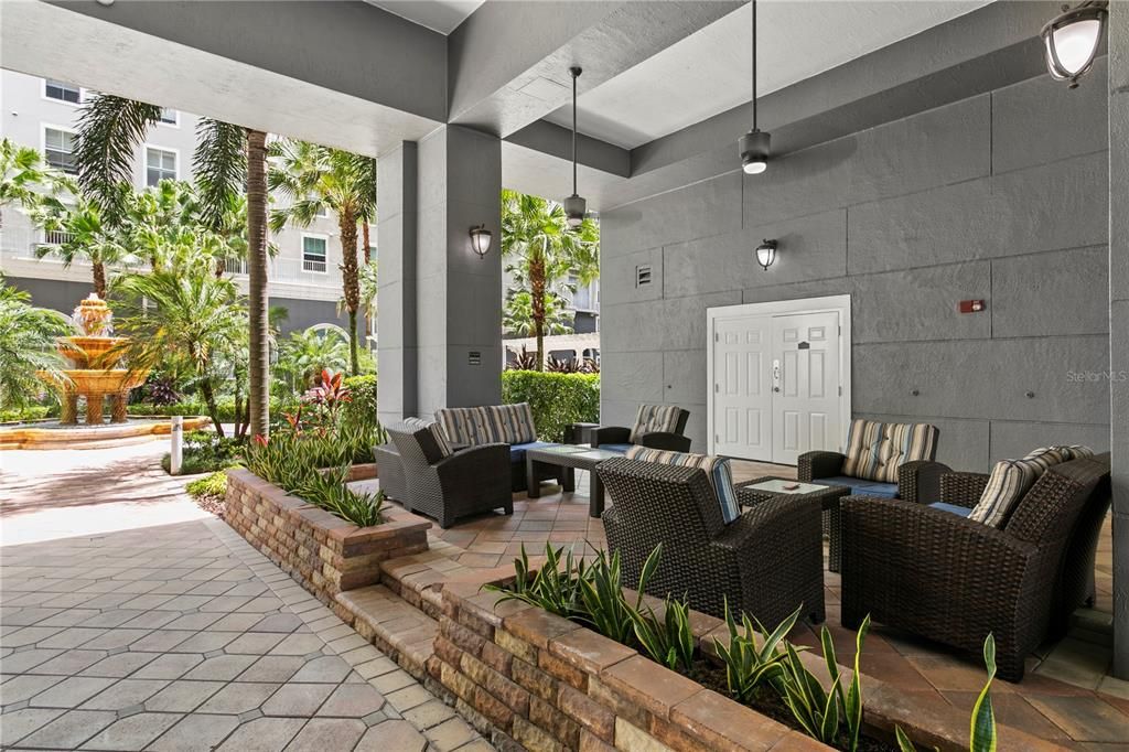 Active With Contract: $2,650 (2 beds, 2 baths, 1274 Square Feet)