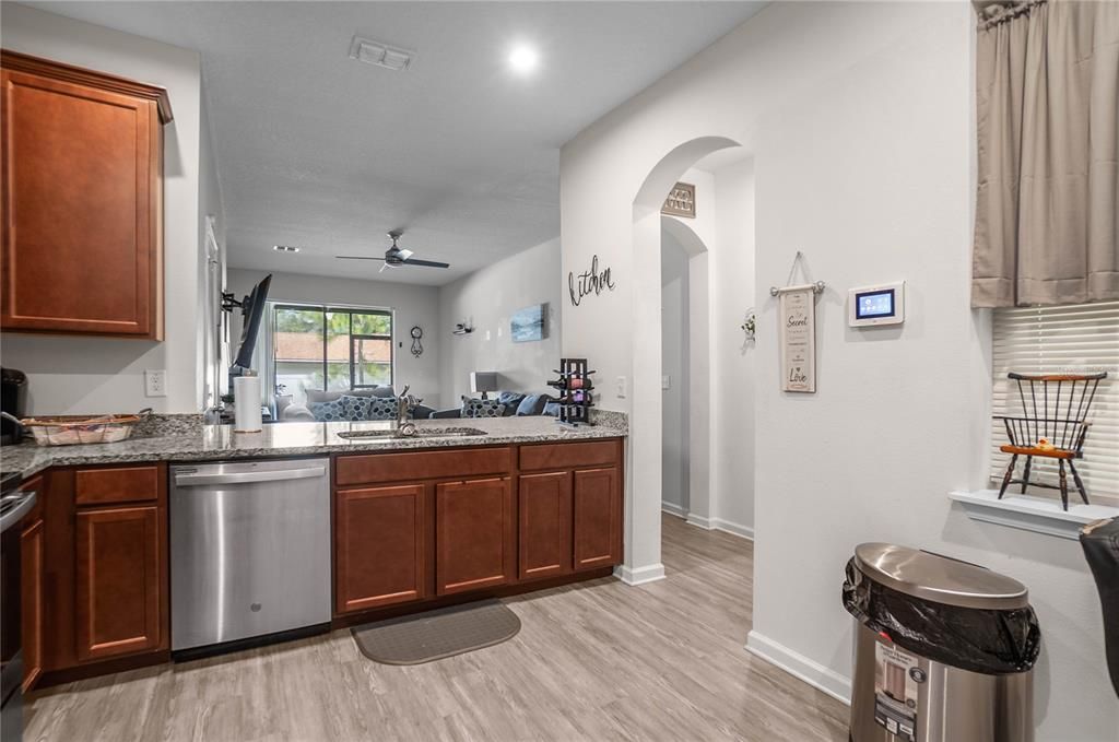 待售: $275,000 (2 贝兹, 2 浴室, 1536 平方英尺)