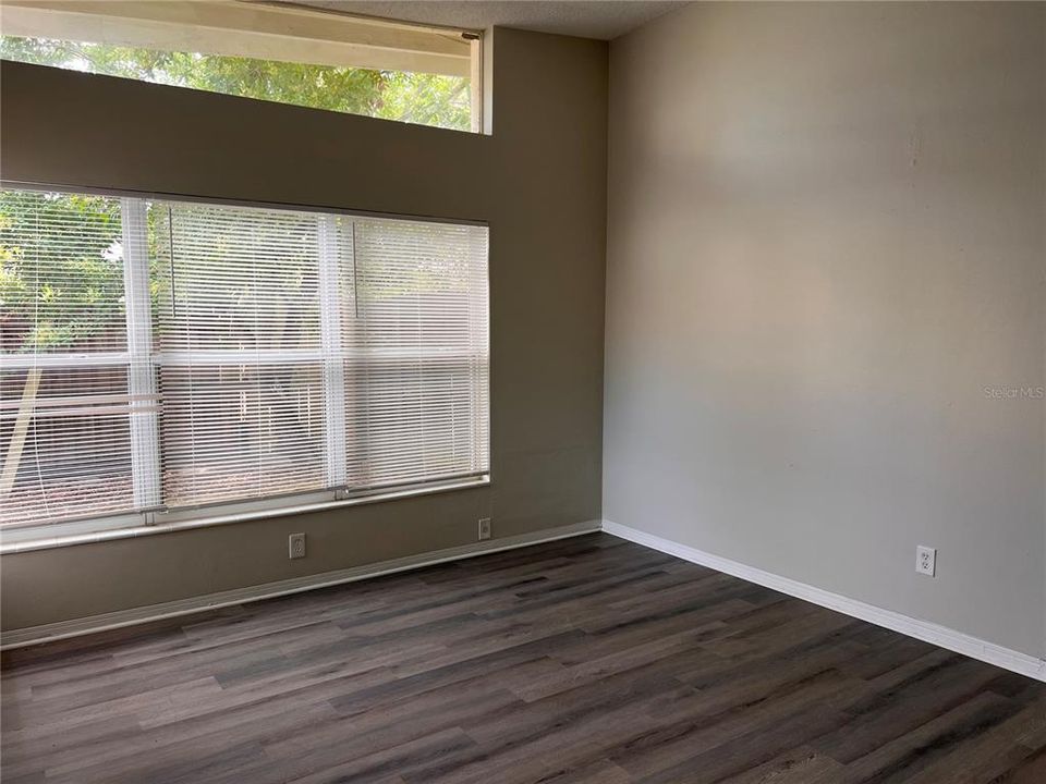 合同活跃: $1,850 (2 贝兹, 2 浴室, 1398 平方英尺)