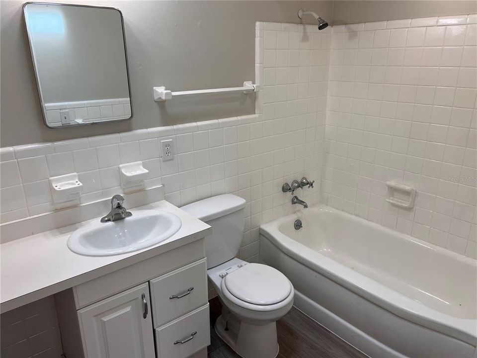 合同活跃: $1,850 (2 贝兹, 2 浴室, 1398 平方英尺)