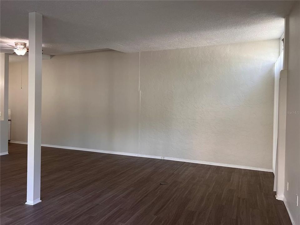 合同活跃: $1,850 (2 贝兹, 2 浴室, 1398 平方英尺)