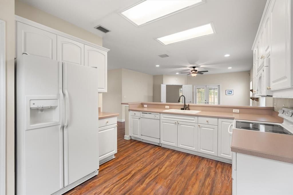 For Sale: $275,000 (3 beds, 2 baths, 1306 Square Feet)