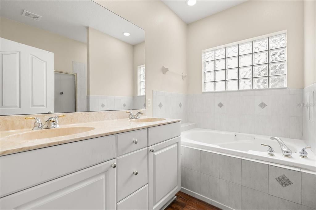 For Sale: $275,000 (3 beds, 2 baths, 1306 Square Feet)