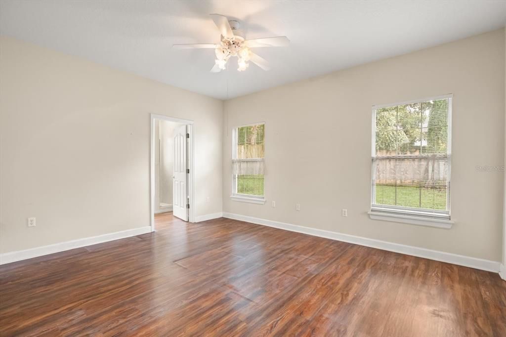 For Sale: $275,000 (3 beds, 2 baths, 1306 Square Feet)