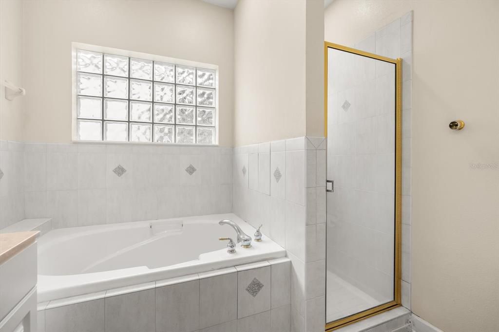 For Sale: $275,000 (3 beds, 2 baths, 1306 Square Feet)