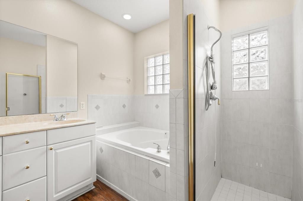 For Sale: $275,000 (3 beds, 2 baths, 1306 Square Feet)