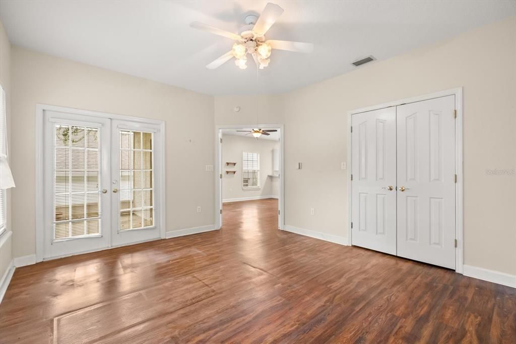 For Sale: $275,000 (3 beds, 2 baths, 1306 Square Feet)