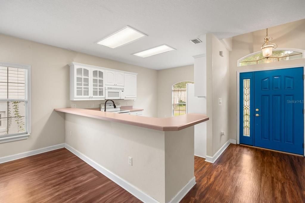 For Sale: $275,000 (3 beds, 2 baths, 1306 Square Feet)