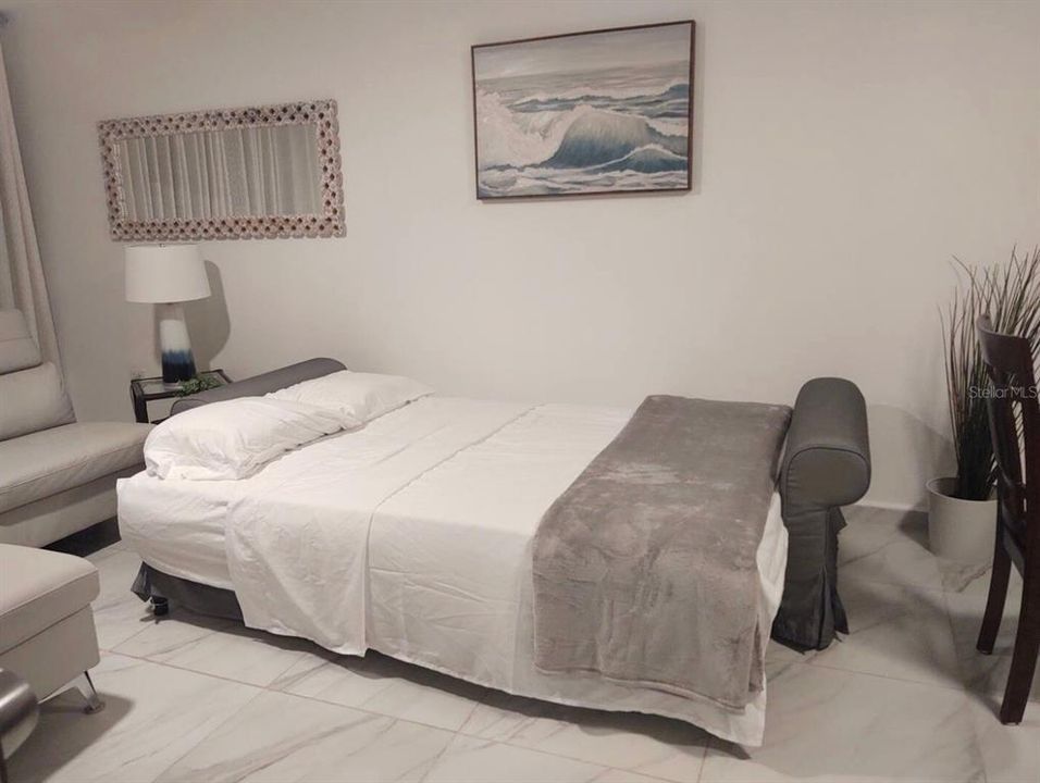 For Sale: $375,000 (1 beds, 1 baths, 588 Square Feet)