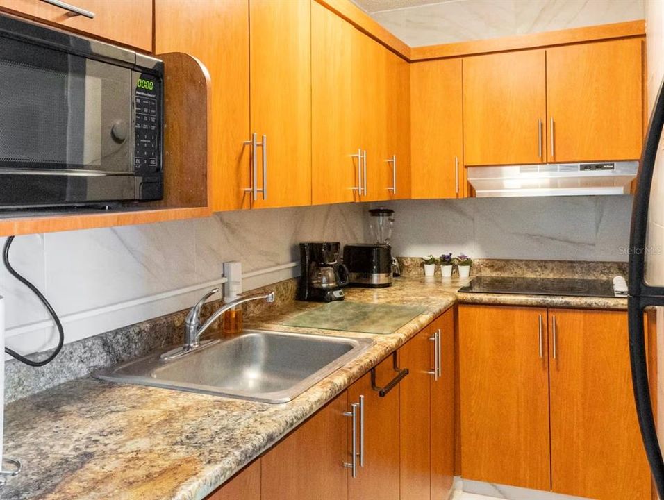 For Sale: $375,000 (1 beds, 1 baths, 588 Square Feet)