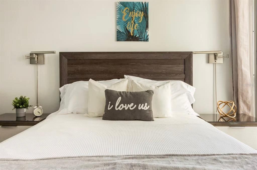 For Sale: $375,000 (1 beds, 1 baths, 588 Square Feet)