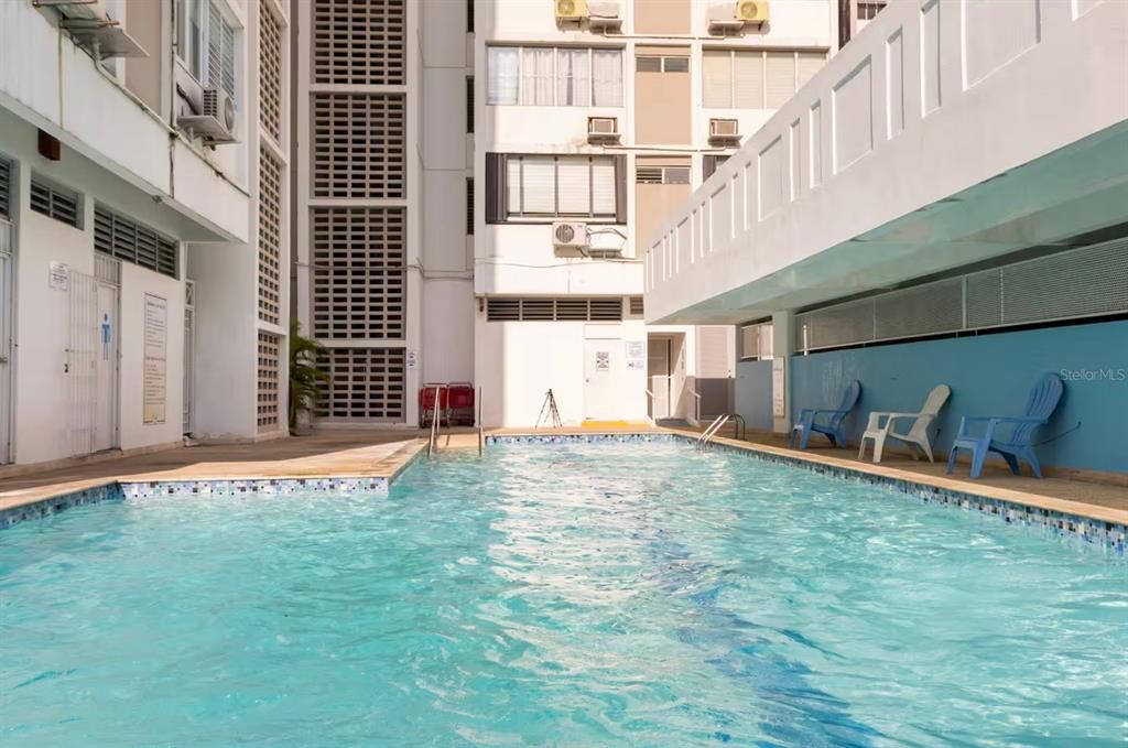 For Sale: $375,000 (1 beds, 1 baths, 588 Square Feet)