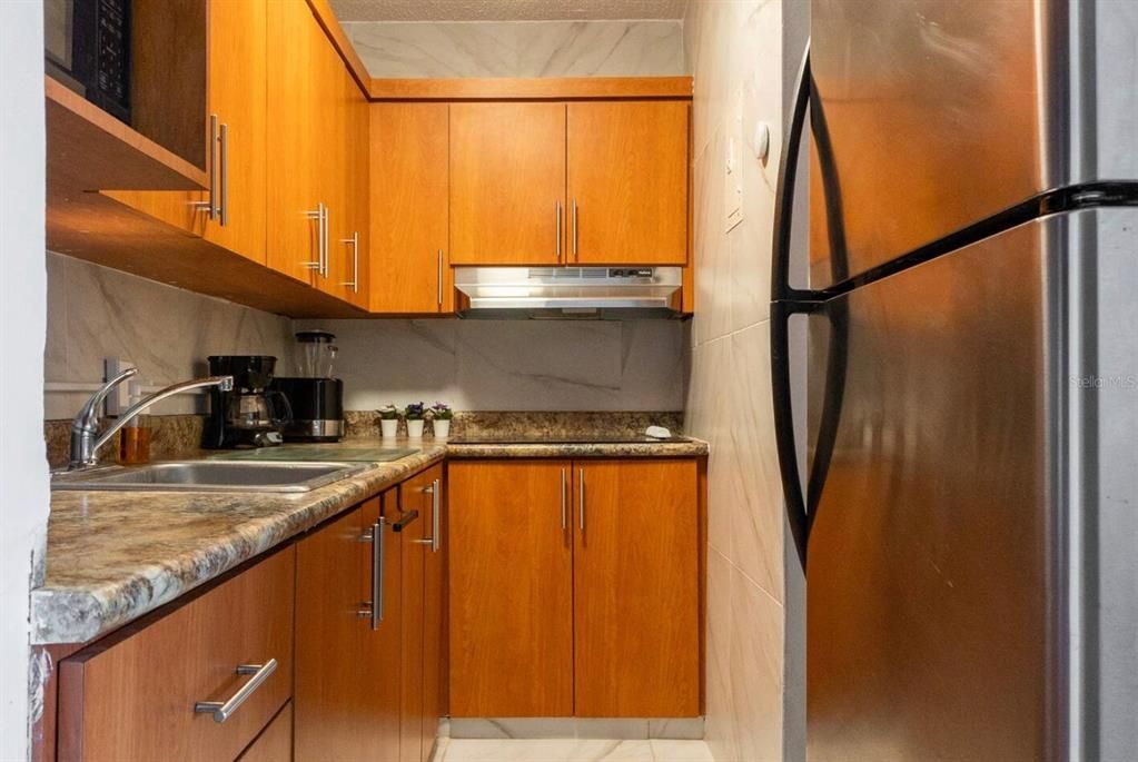 For Sale: $375,000 (1 beds, 1 baths, 588 Square Feet)