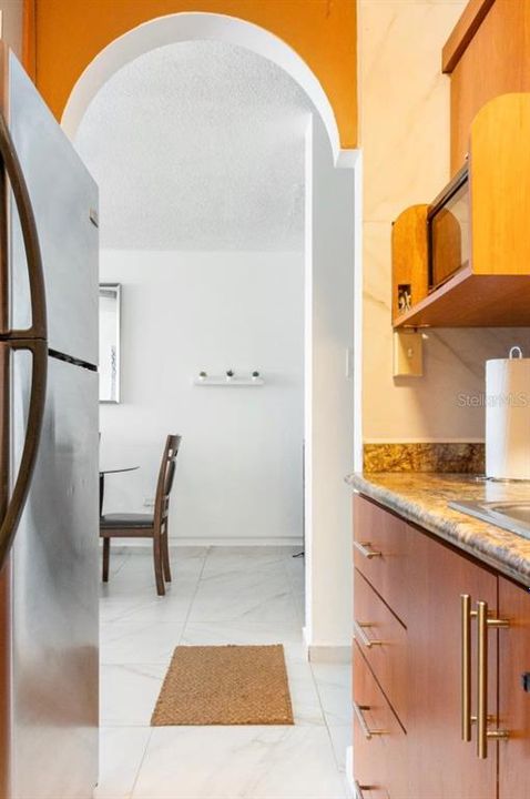 For Sale: $375,000 (1 beds, 1 baths, 588 Square Feet)