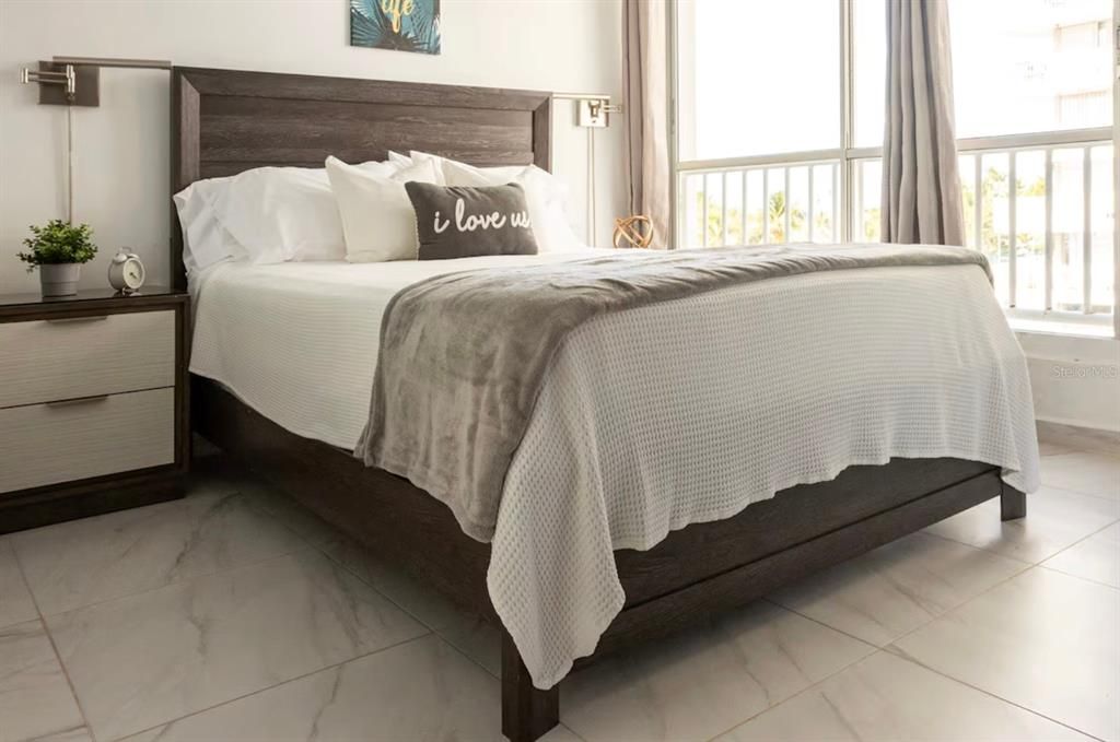 For Sale: $375,000 (1 beds, 1 baths, 588 Square Feet)