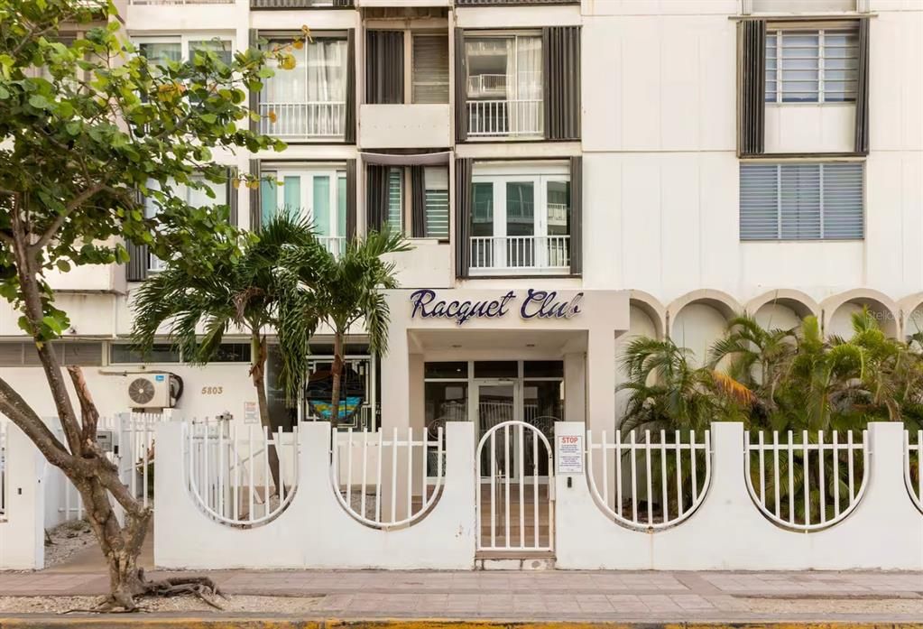 For Sale: $375,000 (1 beds, 1 baths, 588 Square Feet)