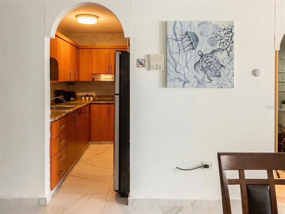 For Sale: $375,000 (1 beds, 1 baths, 588 Square Feet)