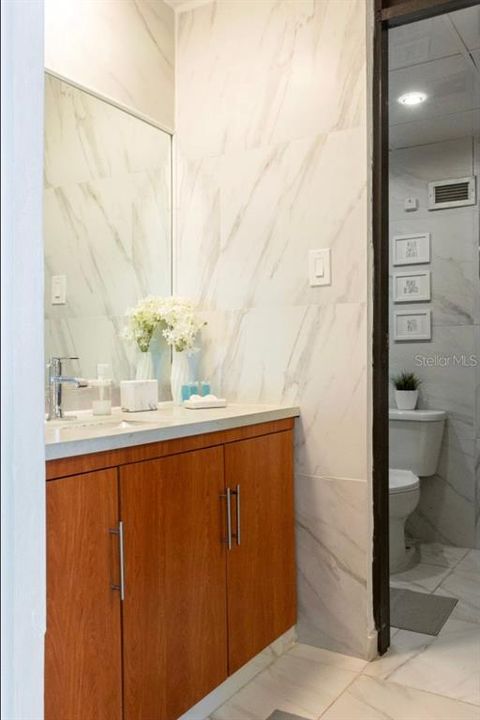 For Sale: $375,000 (1 beds, 1 baths, 588 Square Feet)