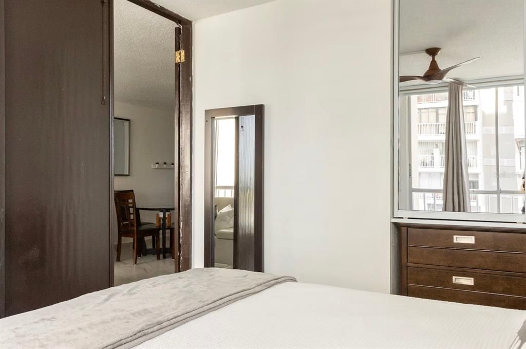 For Sale: $375,000 (1 beds, 1 baths, 588 Square Feet)