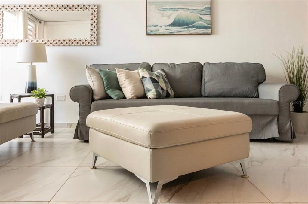 For Sale: $375,000 (1 beds, 1 baths, 588 Square Feet)