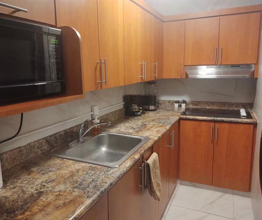 For Sale: $375,000 (1 beds, 1 baths, 588 Square Feet)