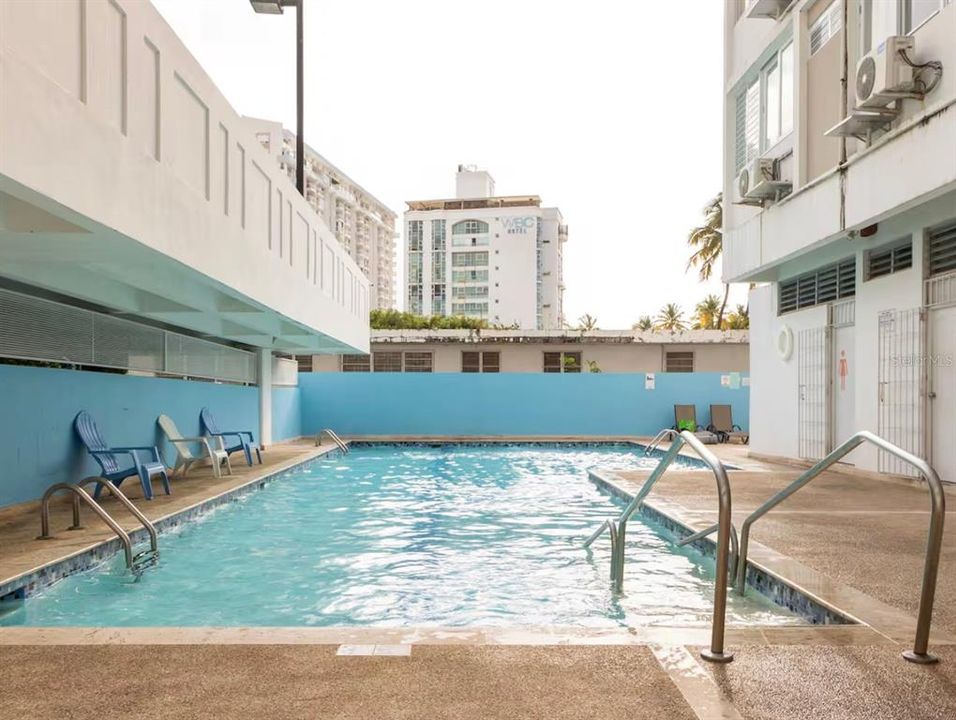 For Sale: $375,000 (1 beds, 1 baths, 588 Square Feet)