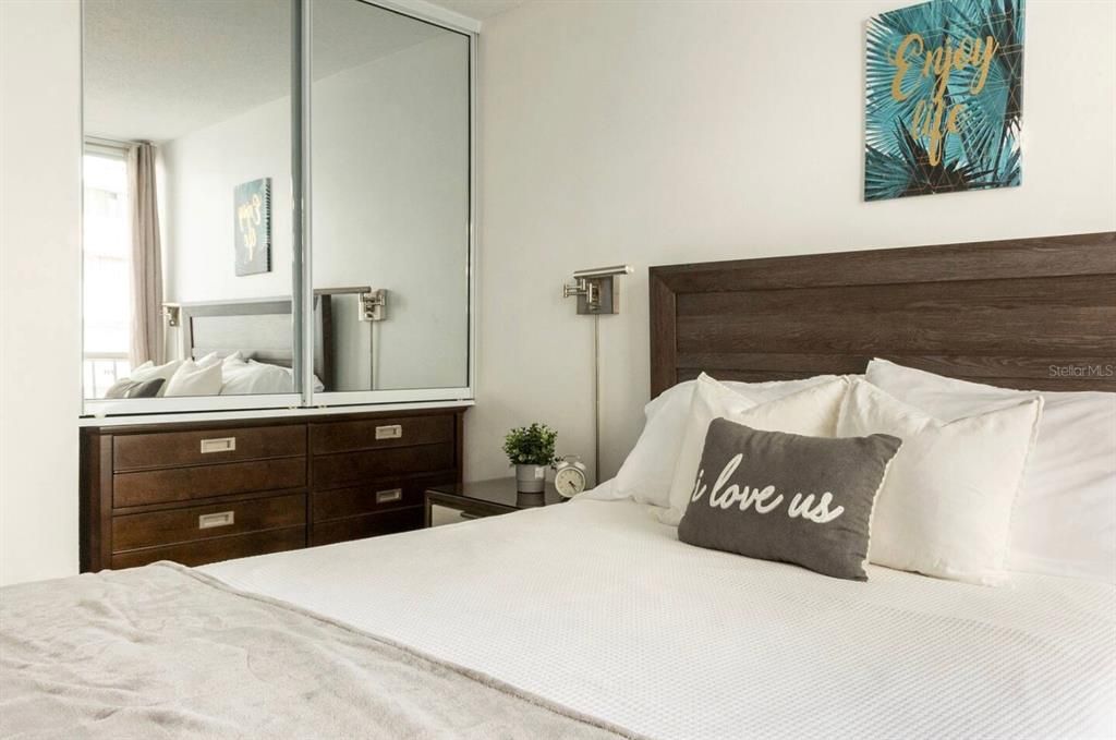 For Sale: $375,000 (1 beds, 1 baths, 588 Square Feet)