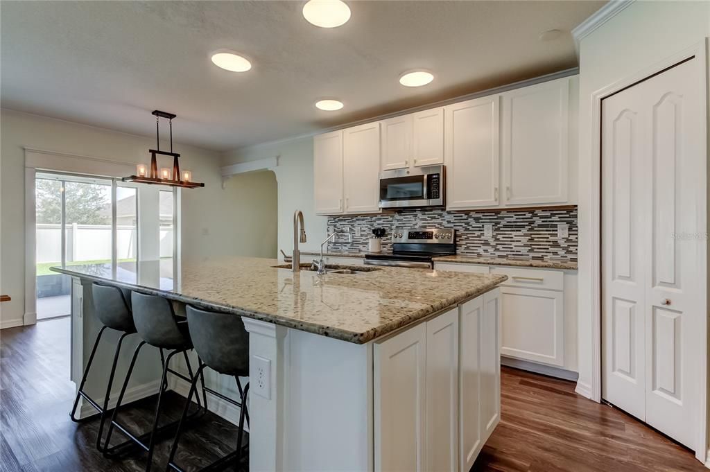 出租: $3,750 (6 贝兹, 3 浴室, 3059 平方英尺)