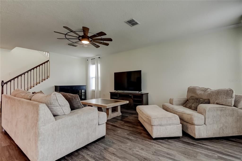 出租: $3,750 (6 贝兹, 3 浴室, 3059 平方英尺)