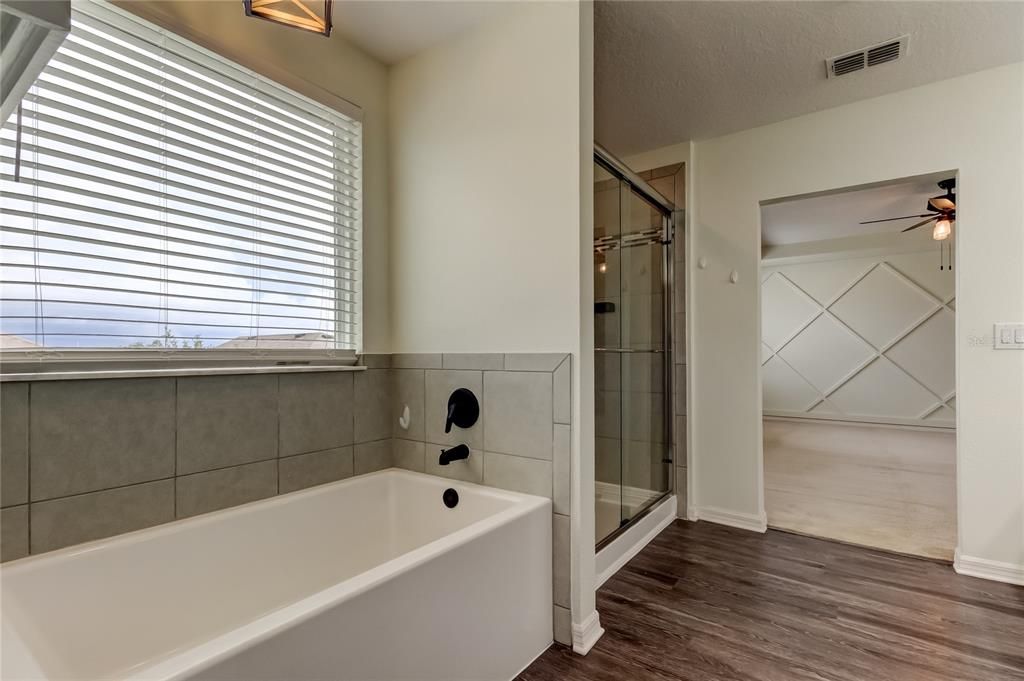 出租: $3,750 (6 贝兹, 3 浴室, 3059 平方英尺)