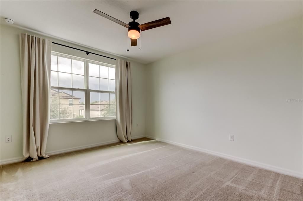 出租: $3,750 (6 贝兹, 3 浴室, 3059 平方英尺)