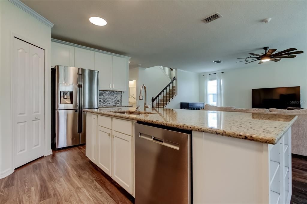 出租: $3,750 (6 贝兹, 3 浴室, 3059 平方英尺)