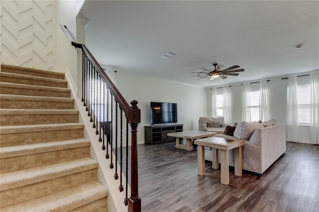 出租: $3,750 (6 贝兹, 3 浴室, 3059 平方英尺)