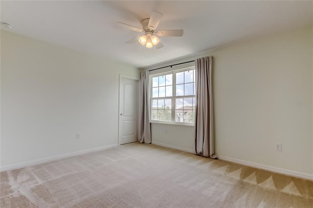 出租: $3,750 (6 贝兹, 3 浴室, 3059 平方英尺)