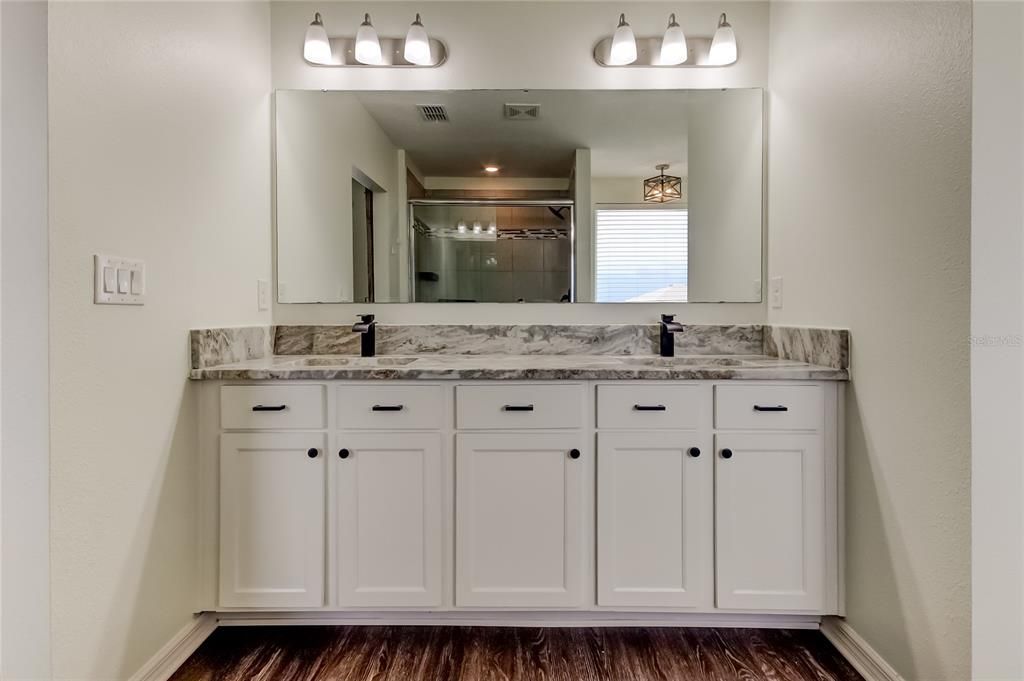 出租: $3,750 (6 贝兹, 3 浴室, 3059 平方英尺)