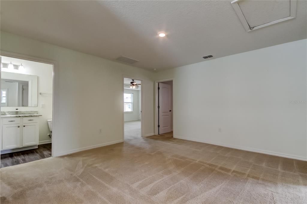 出租: $3,750 (6 贝兹, 3 浴室, 3059 平方英尺)