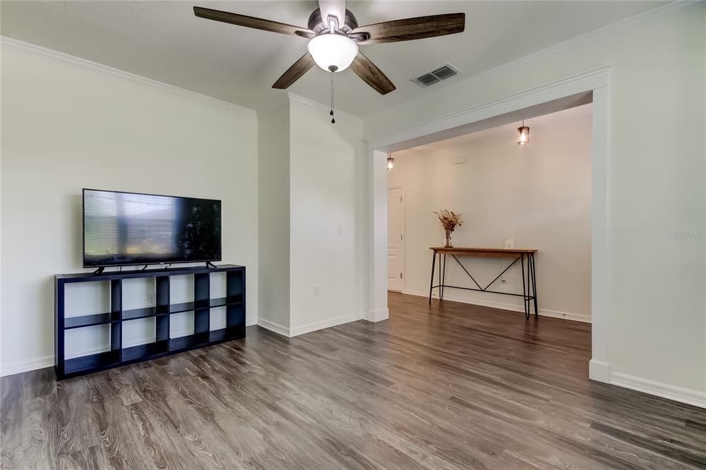 出租: $3,750 (6 贝兹, 3 浴室, 3059 平方英尺)