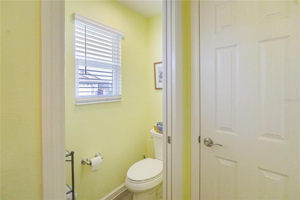 For Sale: $289,900 (2 beds, 2 baths, 1203 Square Feet)