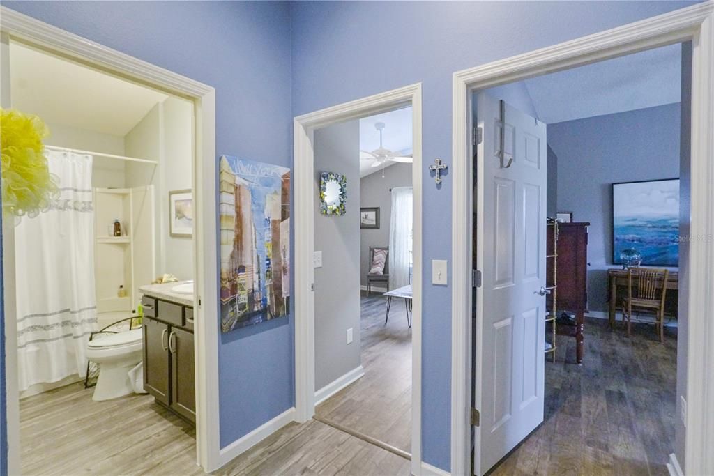 For Sale: $289,900 (2 beds, 2 baths, 1203 Square Feet)