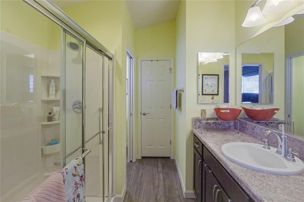 For Sale: $289,900 (2 beds, 2 baths, 1203 Square Feet)