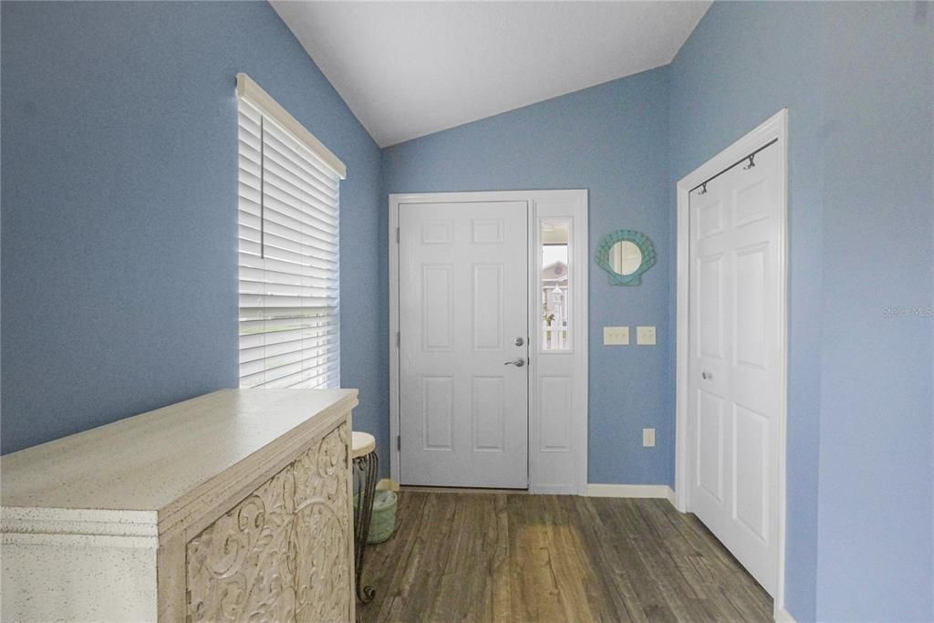 For Sale: $289,900 (2 beds, 2 baths, 1203 Square Feet)