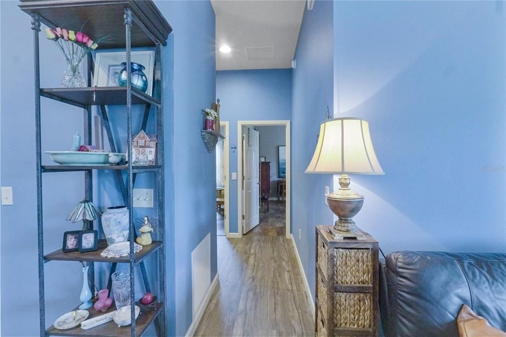 For Sale: $289,900 (2 beds, 2 baths, 1203 Square Feet)