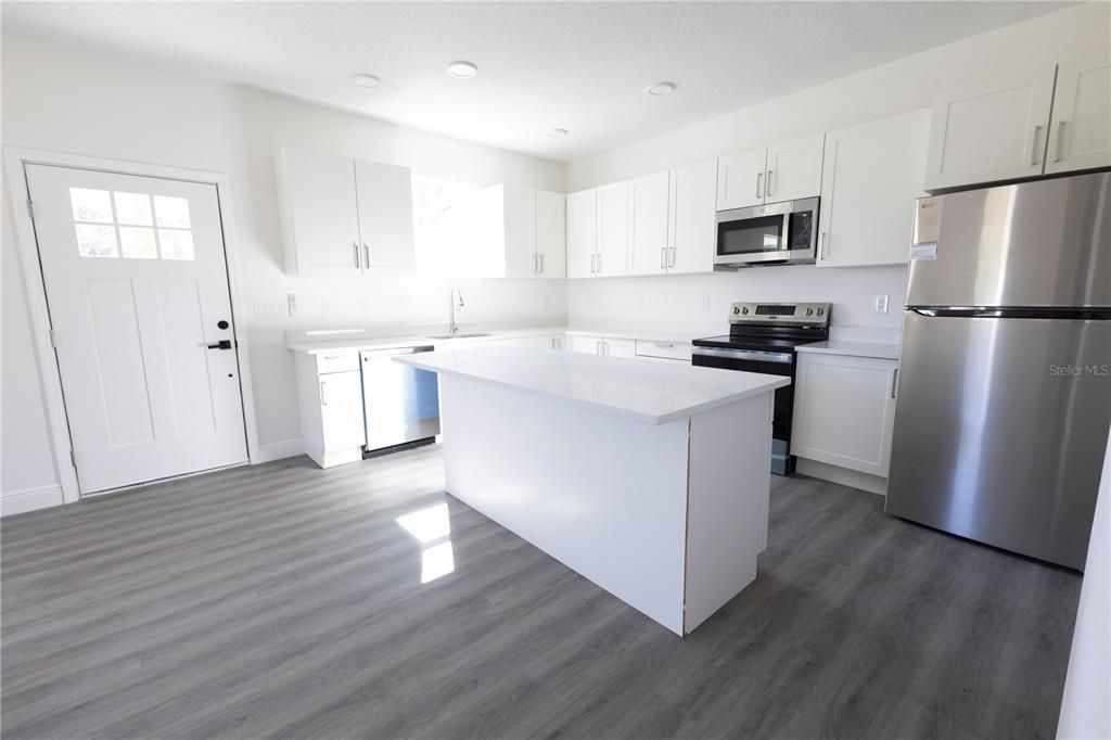 En Venta: $235,000 (3 camas, 2 baños, 1102 Pies cuadrados)