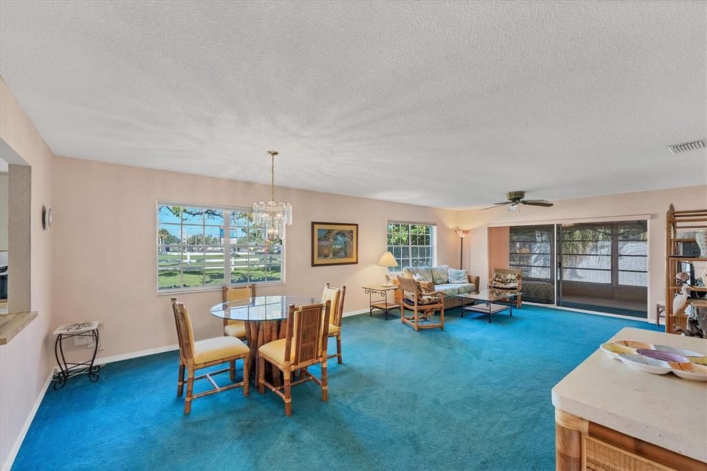 Active With Contract: $179,900 (2 beds, 2 baths, 1299 Square Feet)