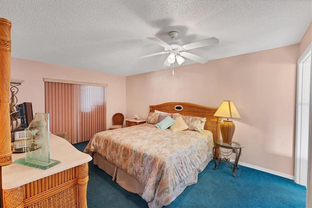 Active With Contract: $179,900 (2 beds, 2 baths, 1299 Square Feet)