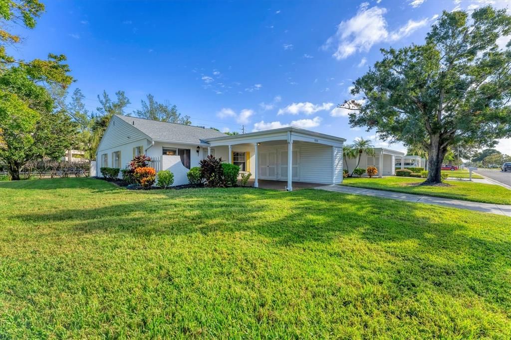 Active With Contract: $179,900 (2 beds, 2 baths, 1299 Square Feet)